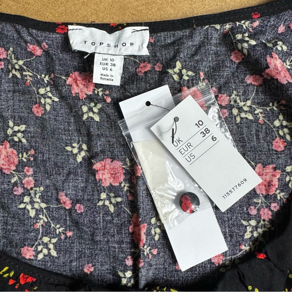 NWT Topshop Shirred Cap Sleeve Rose Print Retro Pinup Cherrygirl Size 6 - Picture 8 of 9
